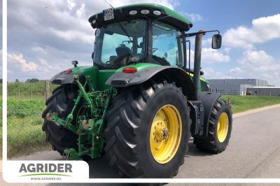 John Deere 7230