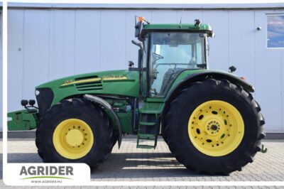 John Deere 7920